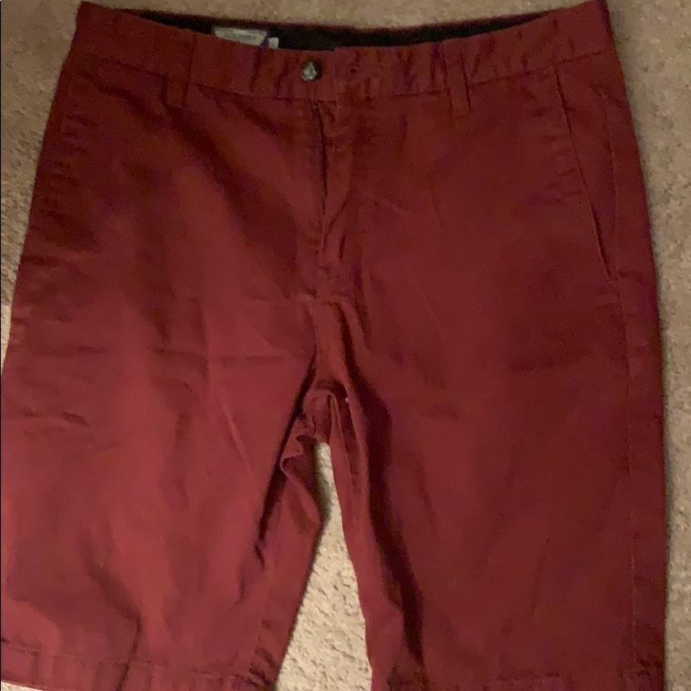 Volcom maroon chino shorts